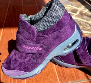 Sneakers - Size 38