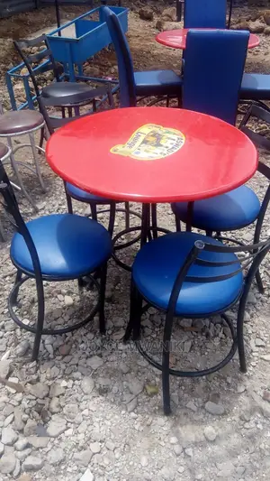 Flat Chair Plus Round Table