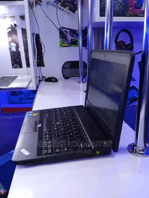 Laptop Lenovo ThinkPad X131e 4GB Intel Pentium HDD 320GB