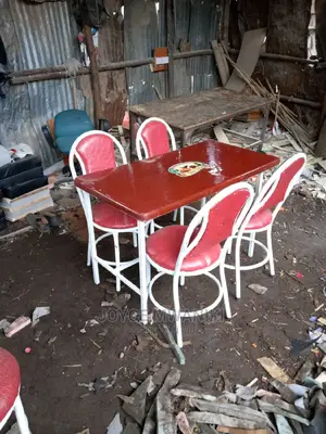 Set of 4 Chairs and Table for Restaurant or Pubs
