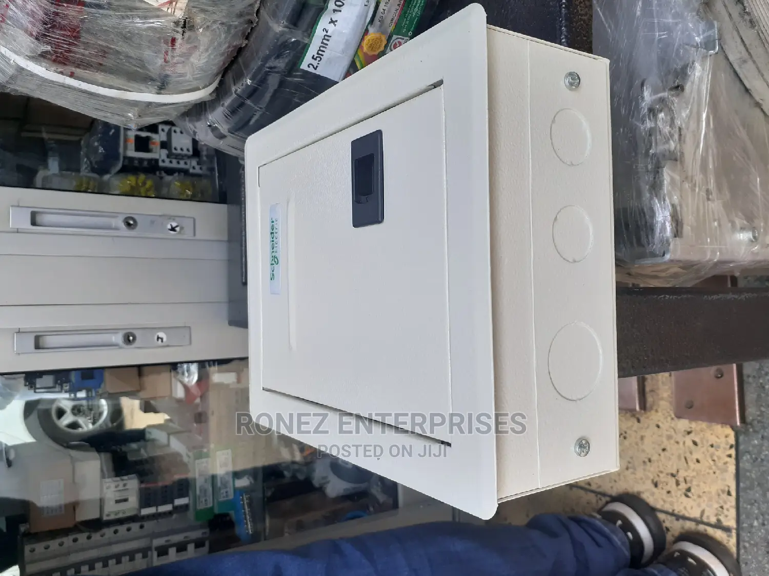Consumer Unit 4 Way Synider