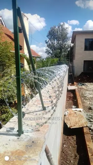 Robust Modern Homes Electric Fence and Razor