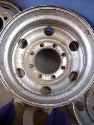 Rim Size 22.5 7.5 8holes Topy