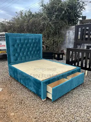 5/6 Tufted Bed