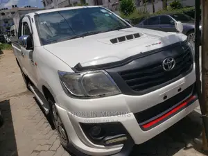 Toyota Hilux 2015 White
