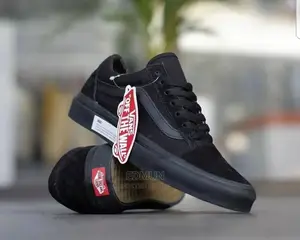 All Black Skater Van's