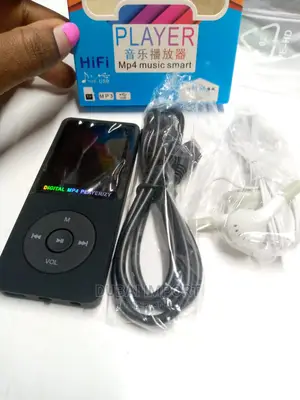 Digital Mp4/ Mp3 Player With FM Radio