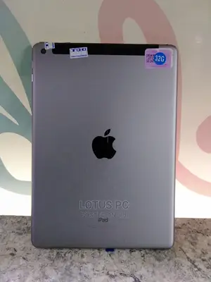 Apple iPad Air 32 GB Gray