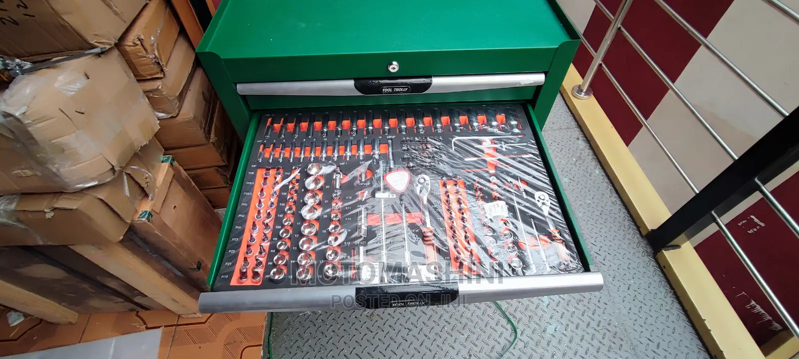 7 Drawer Tool Trolley Kit With 369 Tools