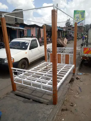 Bed 4*4 With Stand
