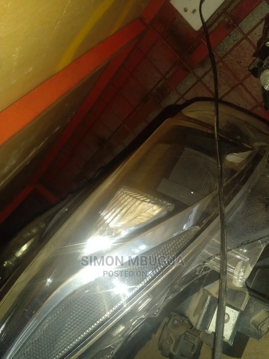 Axela 2015 Xenon Headlight