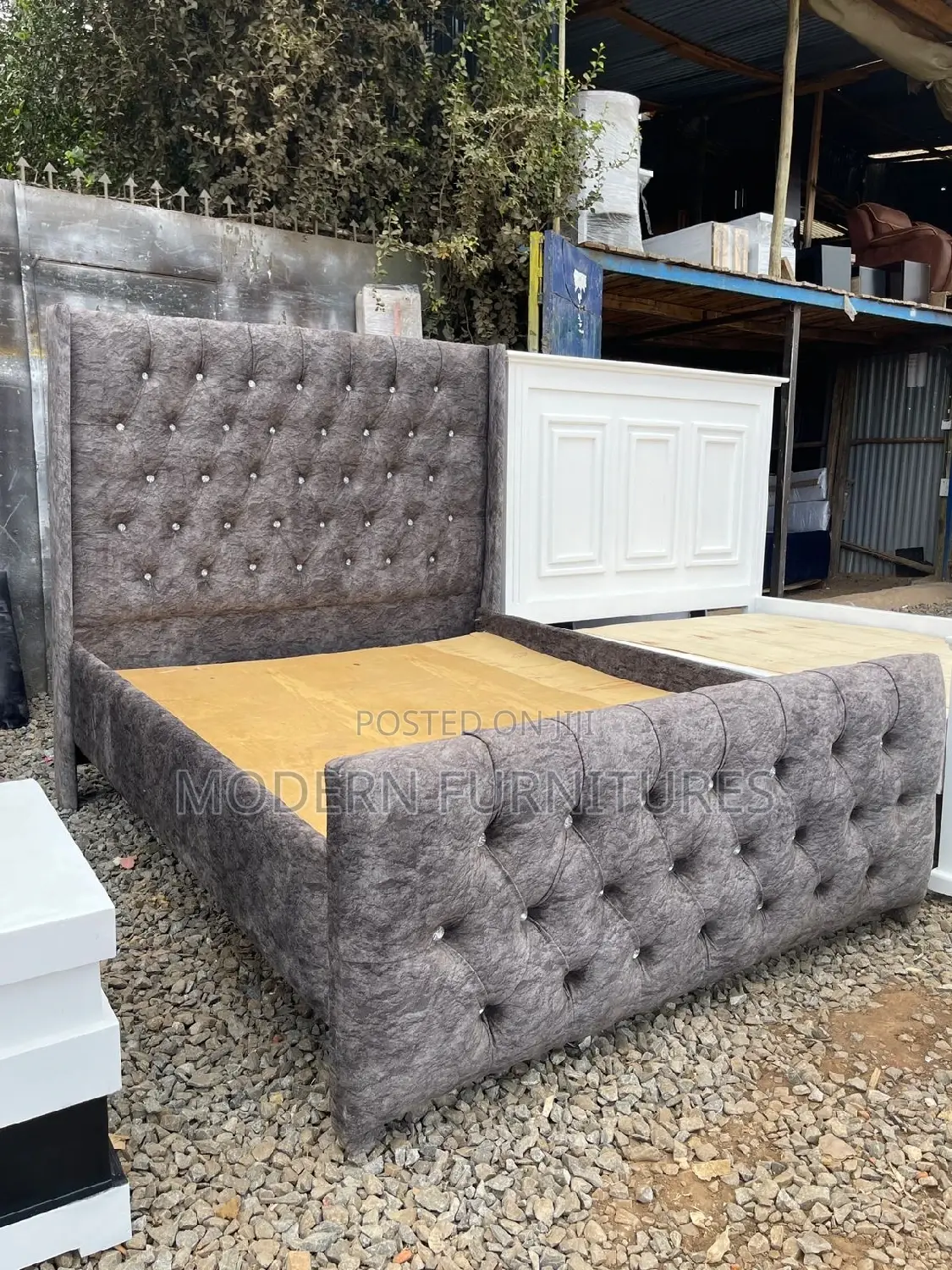 5/6 Tufted Bed