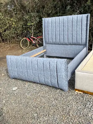 5/6 Tufted Bed