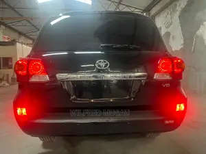 Toyota Land Cruiser 2013 Black