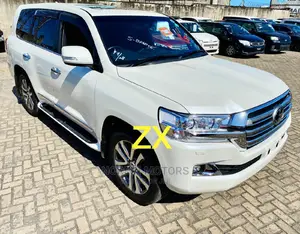 Toyota Land Cruiser 2016 White