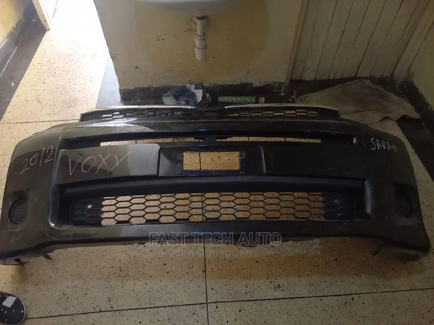 Voxy 2012 Bumper