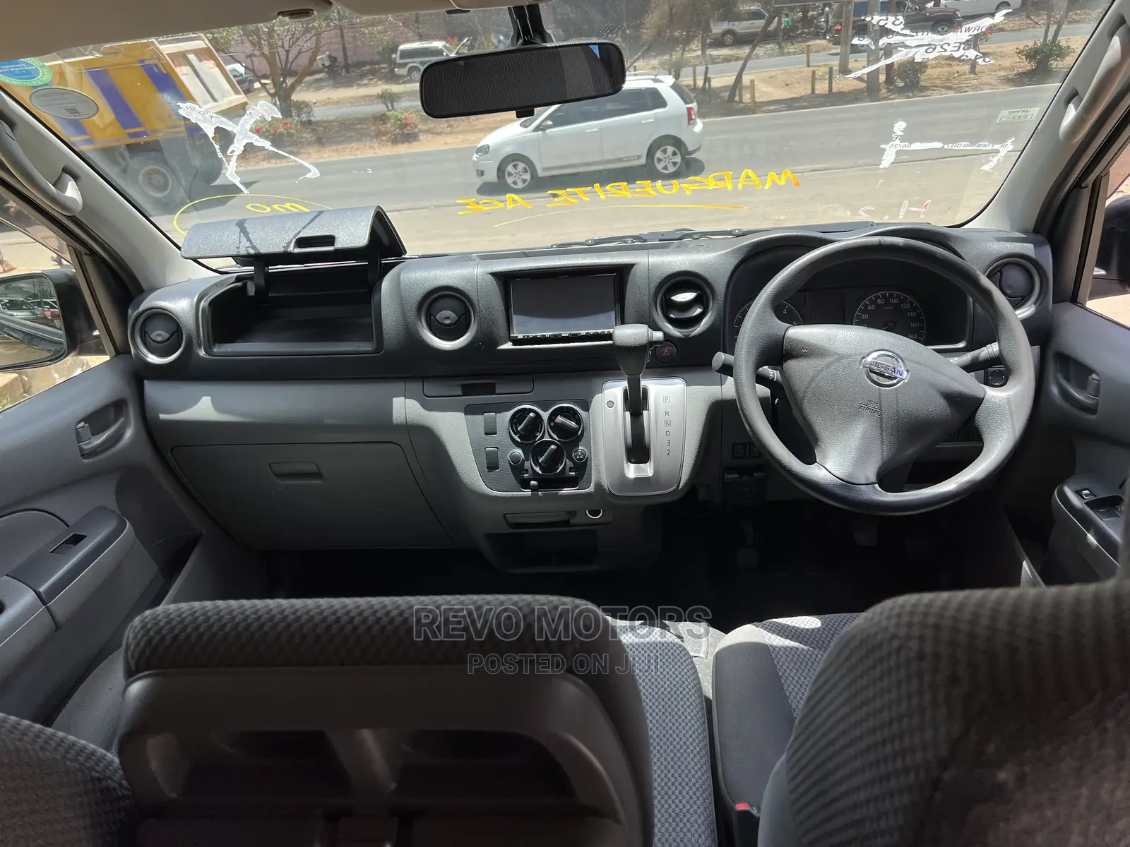 Nissan Caravan (Urvan) 2015 Black