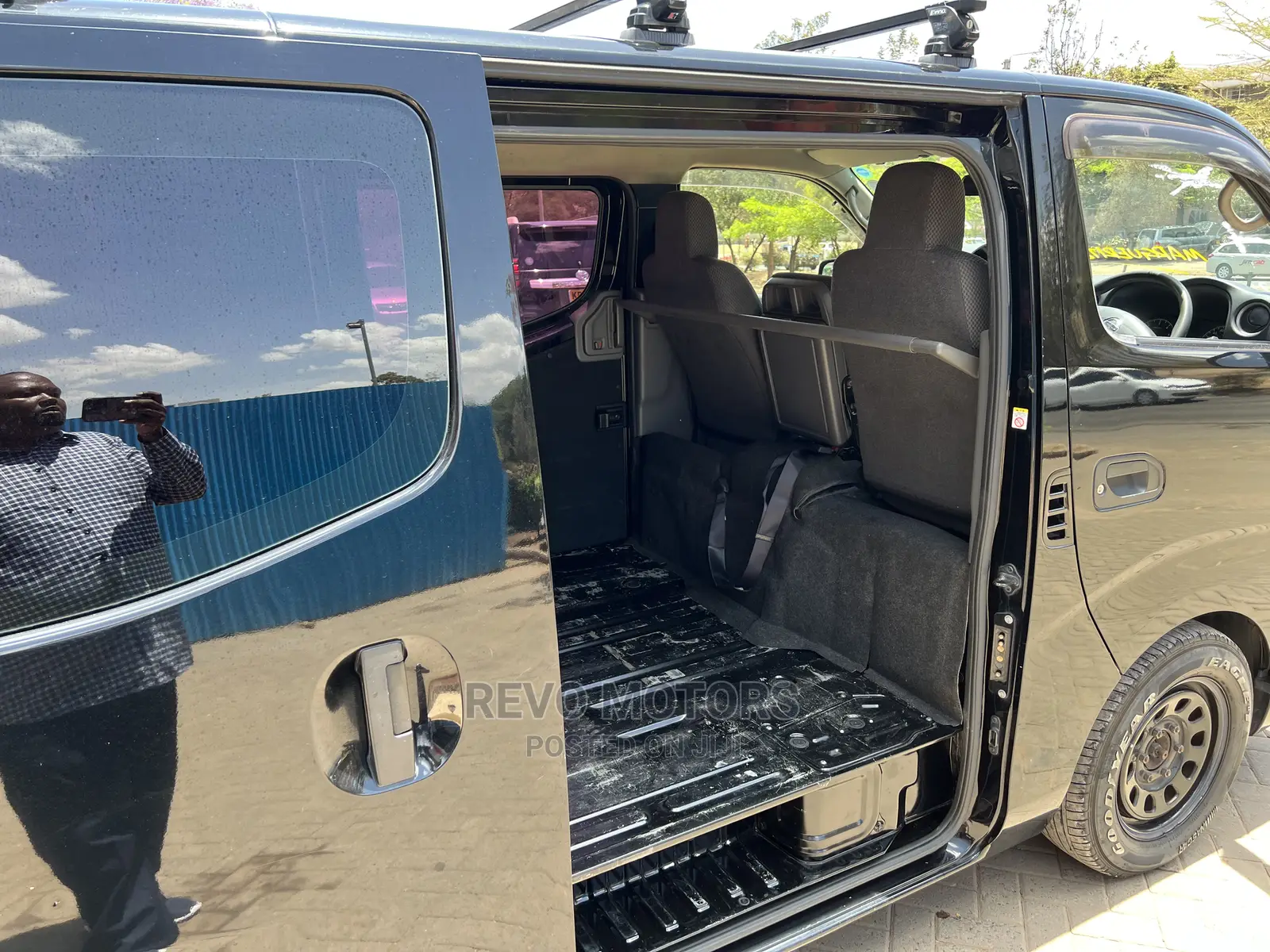 Nissan Caravan (Urvan) 2015 Black