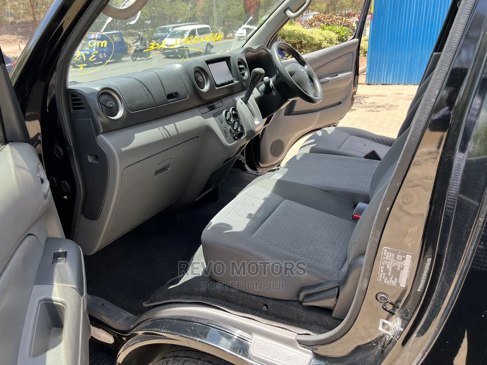Nissan Caravan (Urvan) 2015 Black