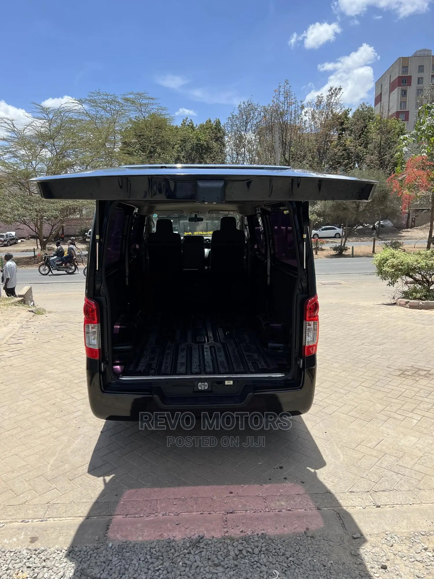 Nissan Caravan (Urvan) 2015 Black