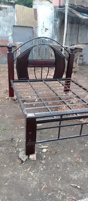 Wooden Metallic Bed 5*6