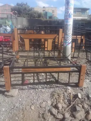 5 by 6 Metalic Bed