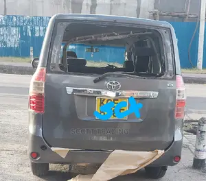 Noah 2010 Rear Windscreen
