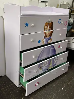 Morden Chest of Drawers 4 by 4 Fitts