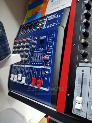 4 Channels Powered Mixers
