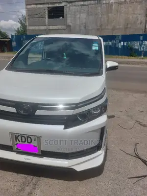 Noah Voxy 2015 Front Windscreen