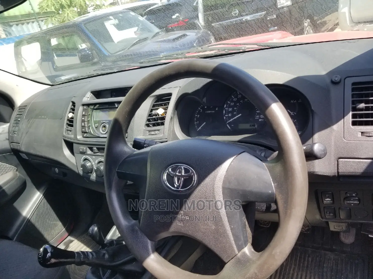 Toyota Hilux WORKMATE 2015 Red