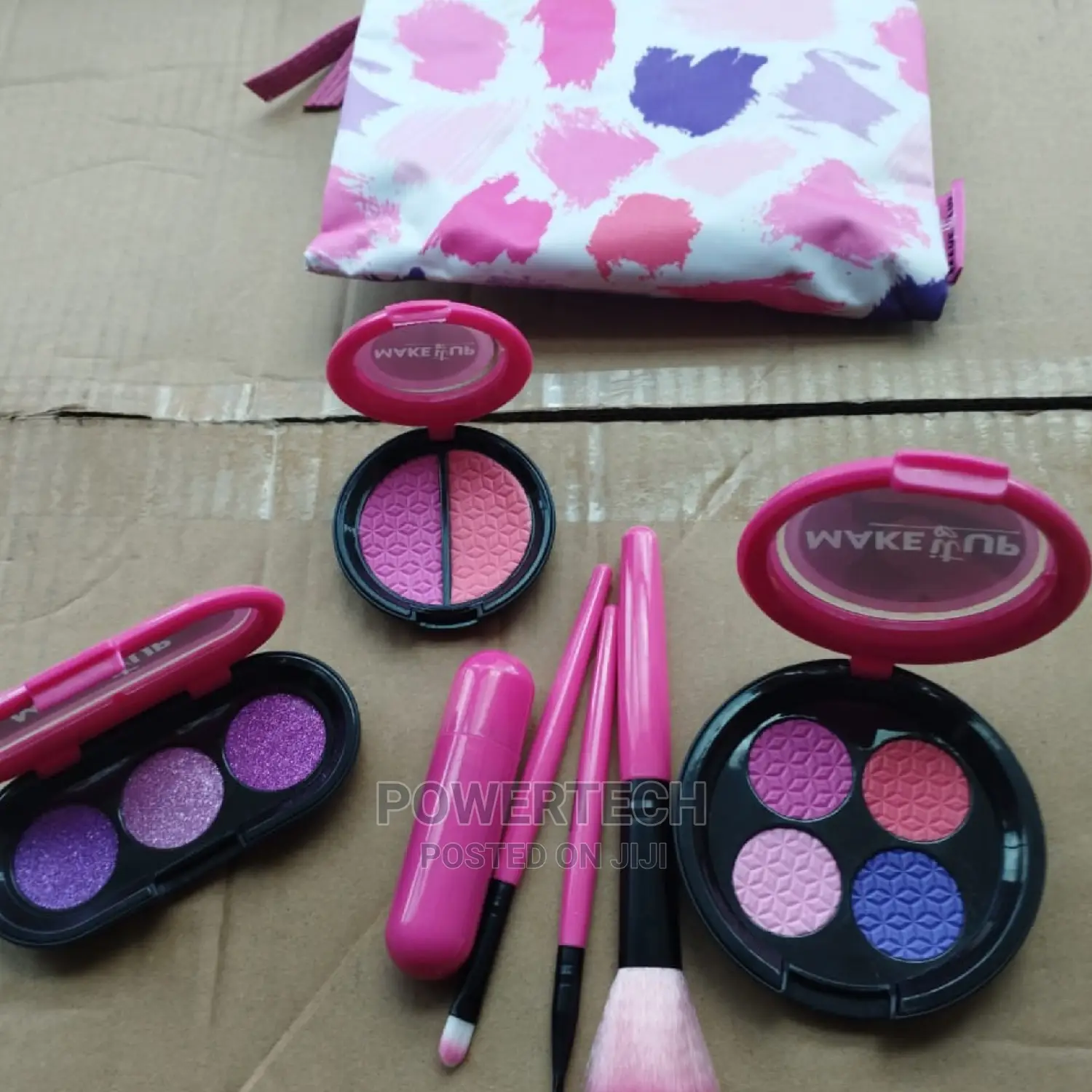 Make Up Kit ;