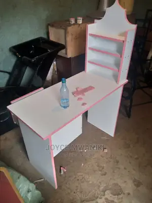 Manicure Table
