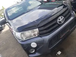 Toyota Hilux SR 4x4 2015 Gray
