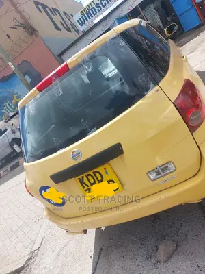 Nissan Advan 2014 Rear Windscreen
