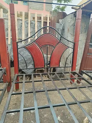 Wooden Metallic Bed With Stand 4 By6