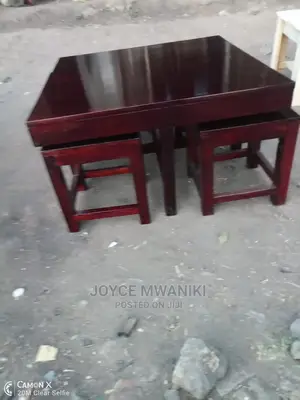 Coffee Table and 4 Stools