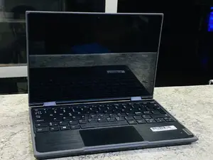 Laptop Lenovo 300e 4GB Intel Pentium SSD 128GB