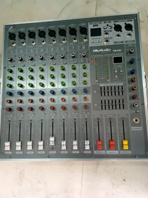 Powered Mixer 8channel -820