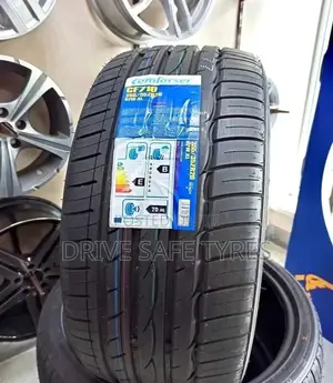 255/35 R 20 Comfoser Tyre