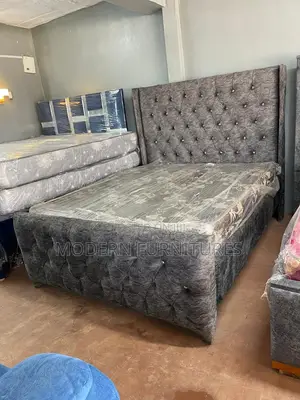 5/6 Tufted Bed