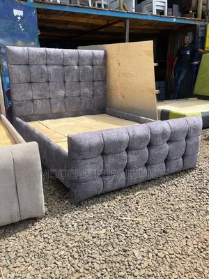 5/6 Tufted Bed