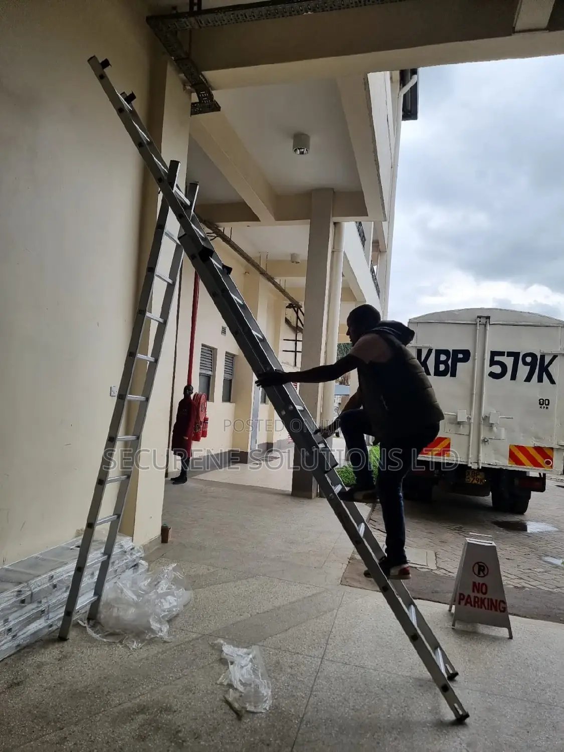 42ft/12mtrs Aluminium Triple Extension Ladder