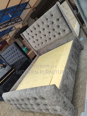 5/6 Tufted Bed