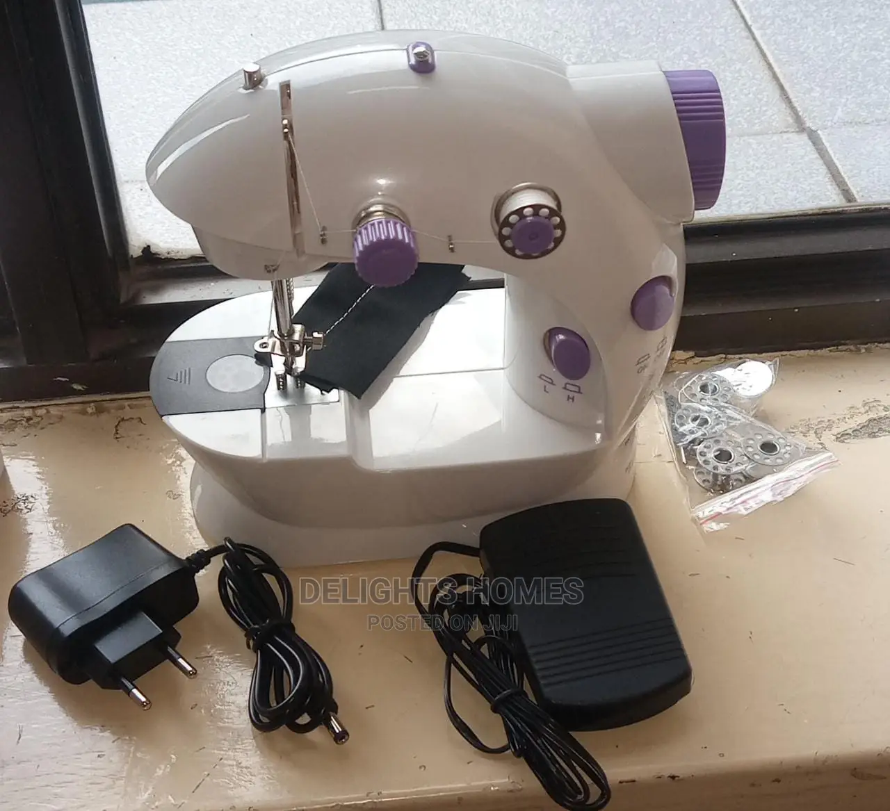 Mini Sewing Machine