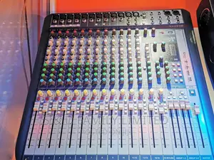Soundcraft Signature 16 Analog 16-Channel Mixer With Onboard
