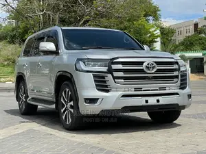 Toyota Land Cruiser 2015 Silver