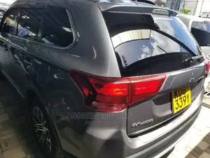 Mitsubishi Outlander 2015 Silver