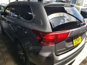 Mitsubishi Outlander 2015 Silver
