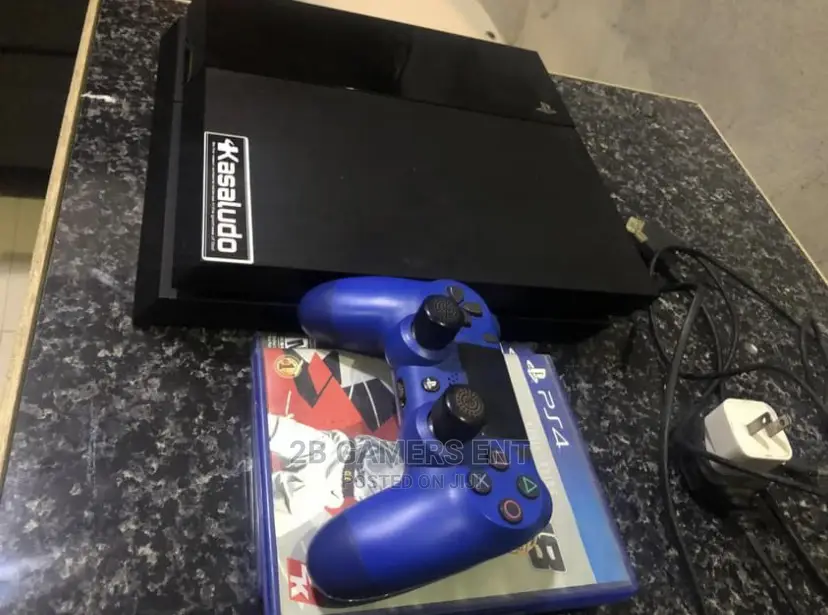 Play Station 4 Standard, 10.01 Version